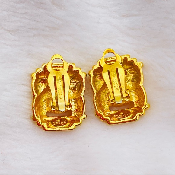 Authentic Givenchy gold tone clip earring - Picture 4 of 9